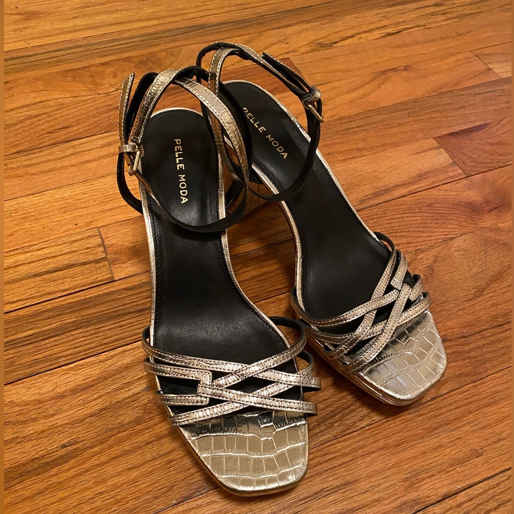 PELLE MODA pumps